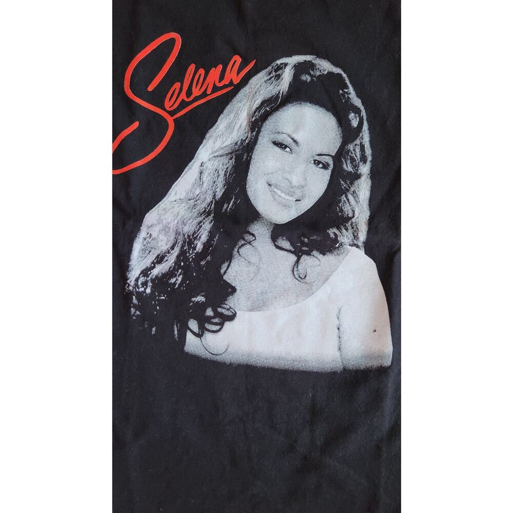Mens 2XL Selena Tshirt